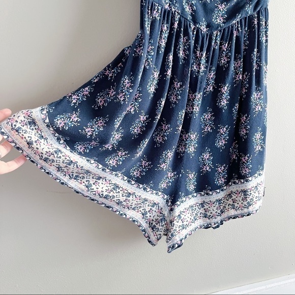 Abercrombie & Fitch • Floral Lace Trim Romper in Navy, Cutout Back, Size Small - Picture 9 of 14
